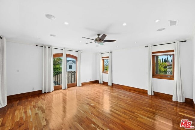 Building Photo - 9033 Cresta Dr