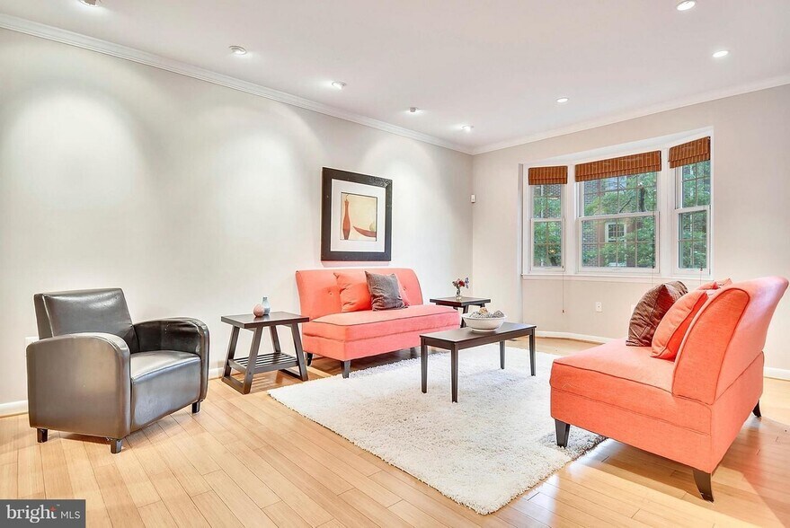 living room - 1107 Fairview Ct