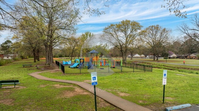 Building Photo - 2403 Broadview Ave