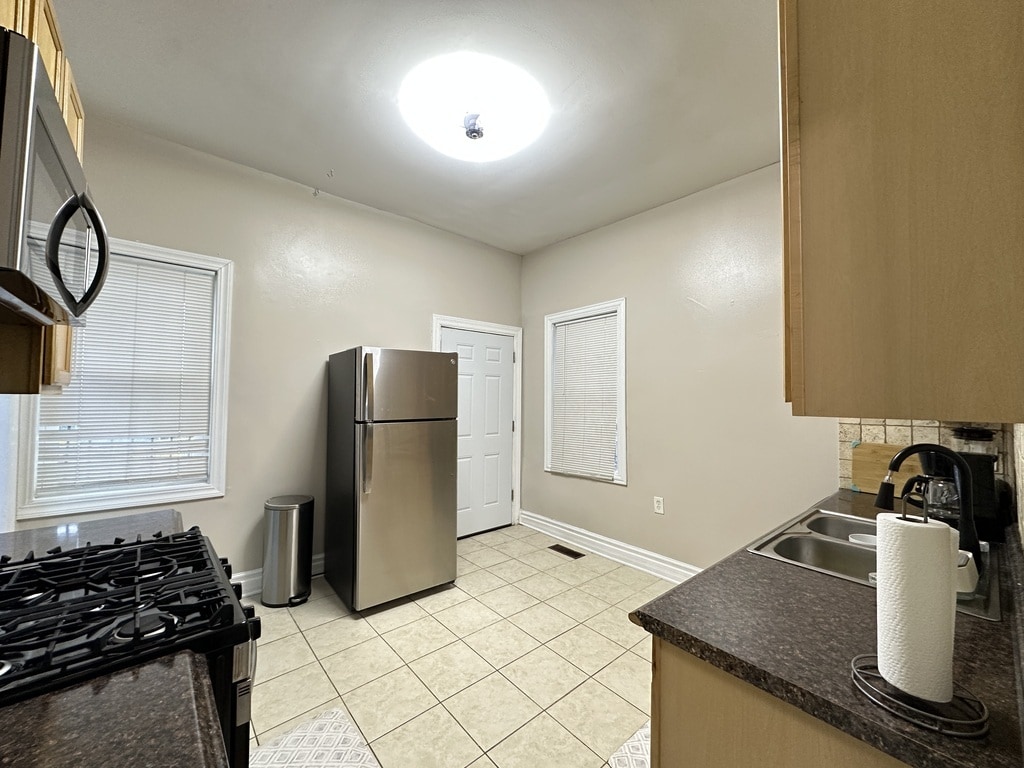 Building Photo - 716 N Elizabeth St