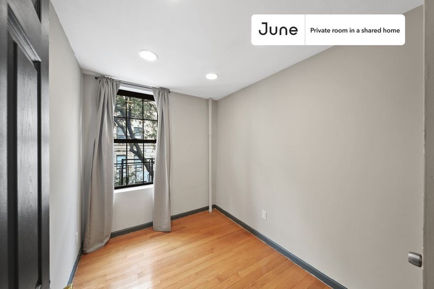 Building Photo - Room in Shared 3 bed/1 bath home in East Village