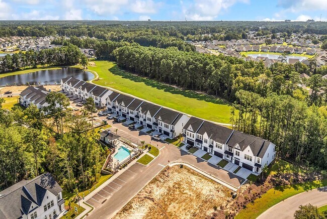 Building Photo - 408 Ireland Way