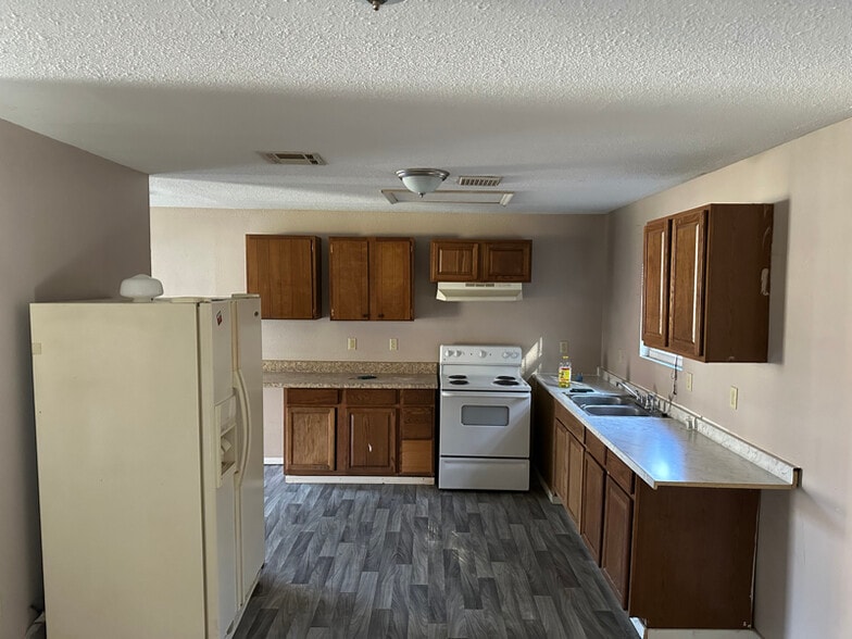 Building Photo - 618 Israel Rd