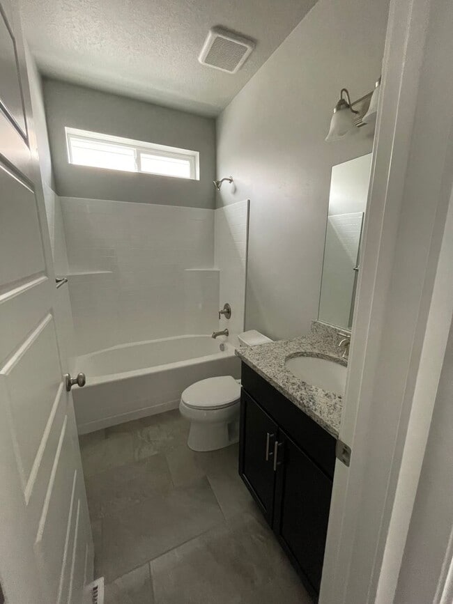 Building Photo - Beautiful house waiting JUST FOR YOU!!!!