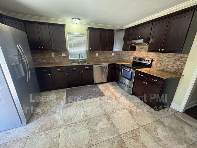 Building Photo - 834 Vatican Rd