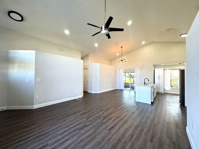 Building Photo - 402 Lark Ct