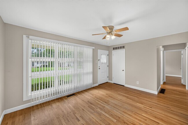 Building Photo - 45 Barton Pl