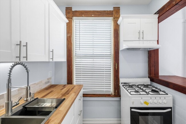 Building Photo - 532 Fleming St