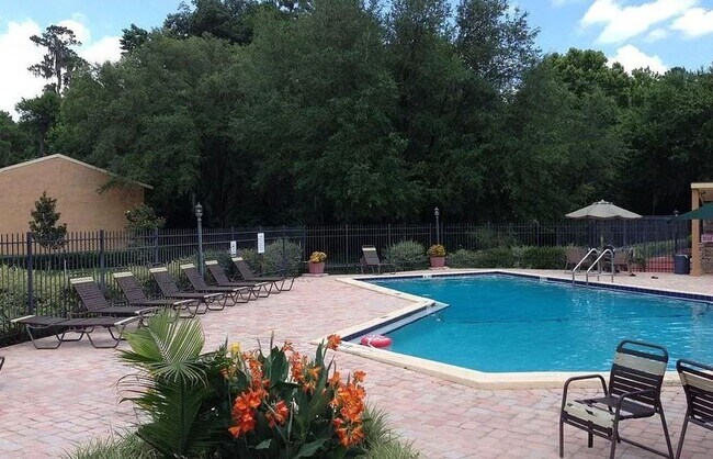 Building Photo - Newly Updated & Stylishly Furnished Room f...