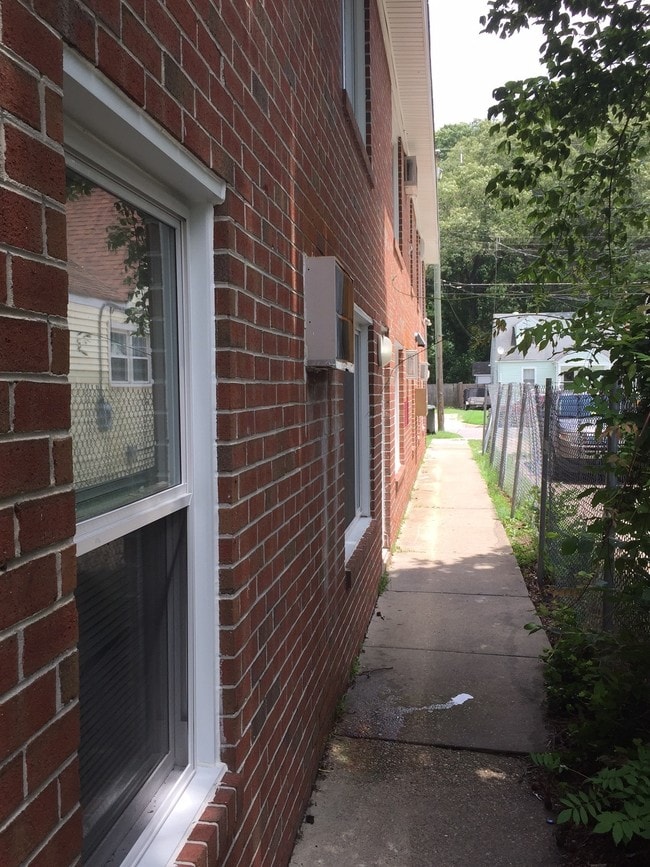 Side View 1 - 6 UNIT APARTMENT BUILDING