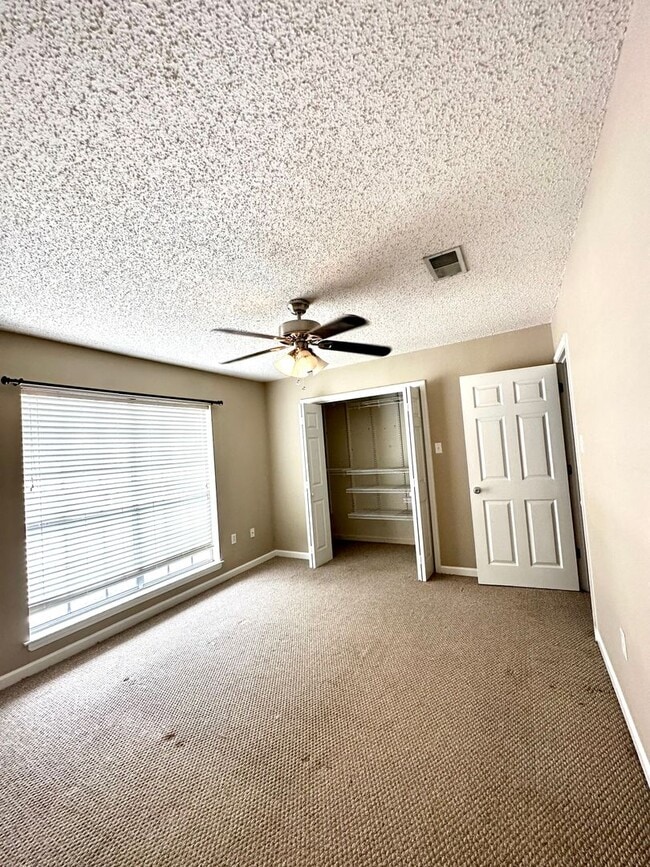 Building Photo - 2 BR 2.5 BA Pleasant Ridge Townhomes