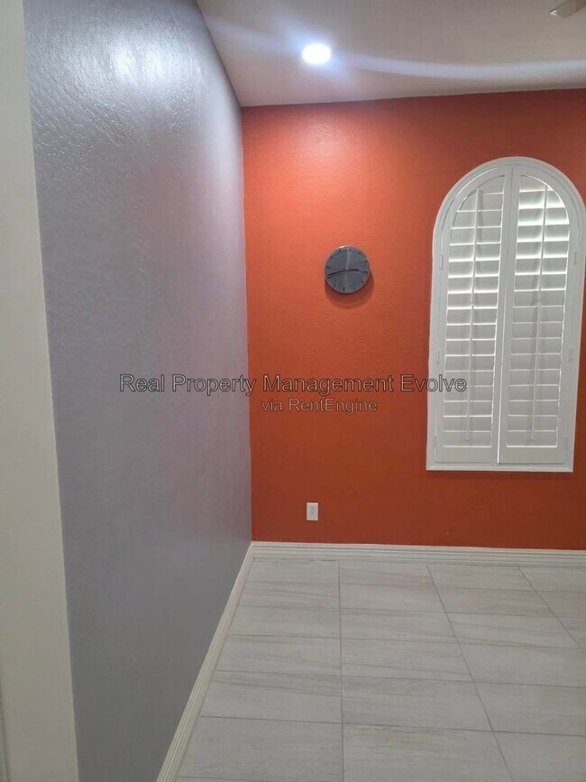 Building Photo - 2307 E Mahogany Pl