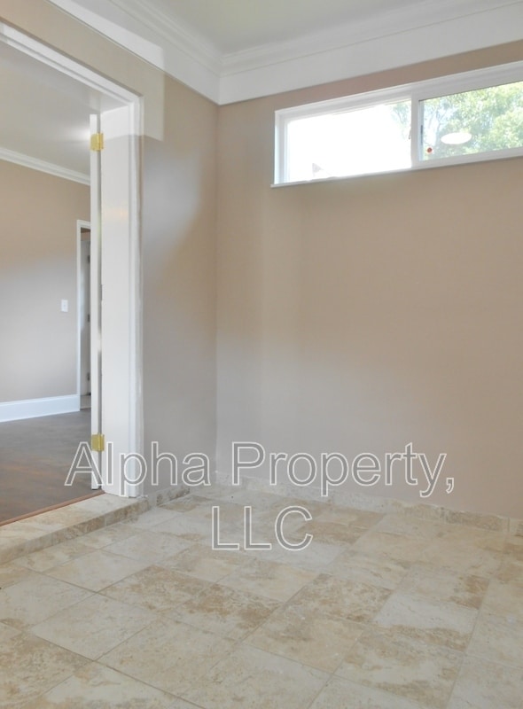 Building Photo - 22 Ridgeway Dr