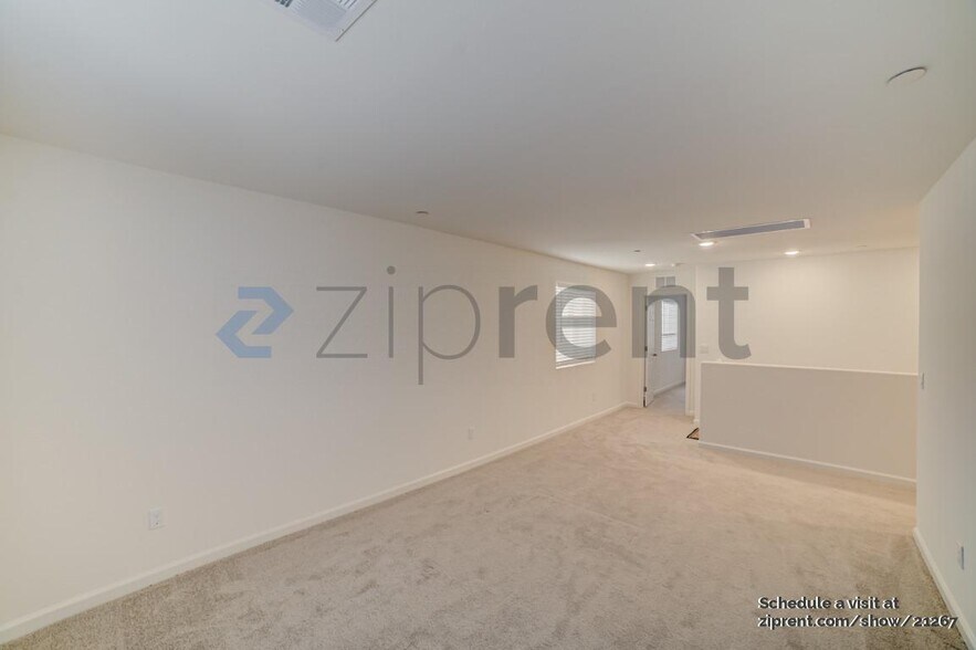 Building Photo - Unit