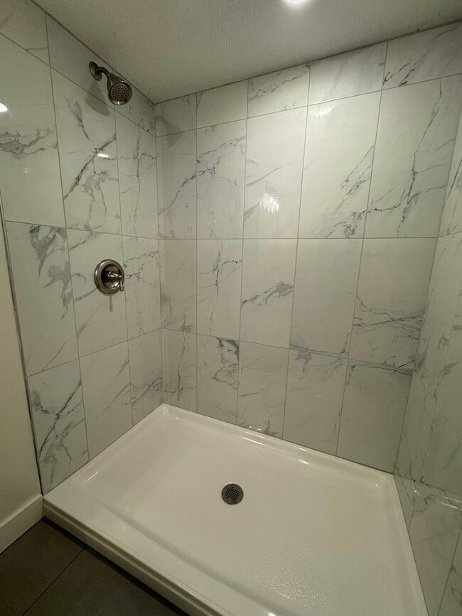 Building Photo - 1411 Rosemary Ln