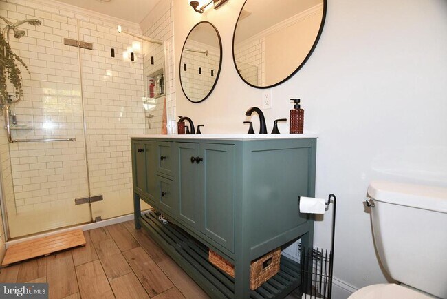 Building Photo - 1 Orchard Ln