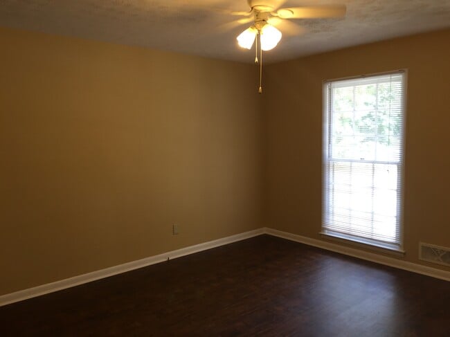 Building Photo - 1207 Fair Rd