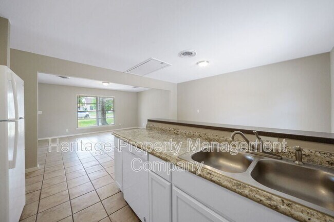 Building Photo - 306 E Cheryl Dr