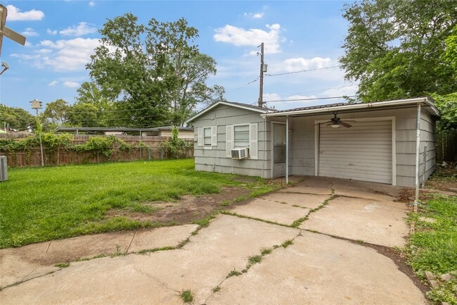 Building Photo - 7410 Buena Vista St