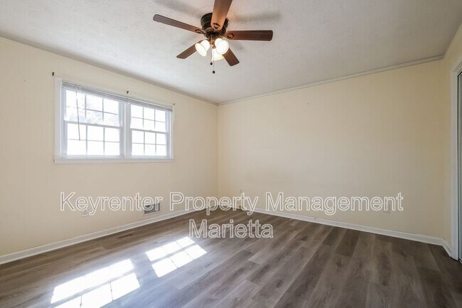 Building Photo - 480 Debra Dr