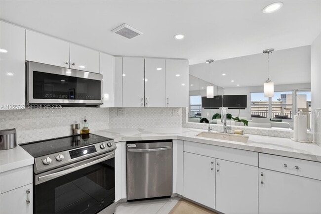 Building Photo - 3000 E Sunrise Blvd