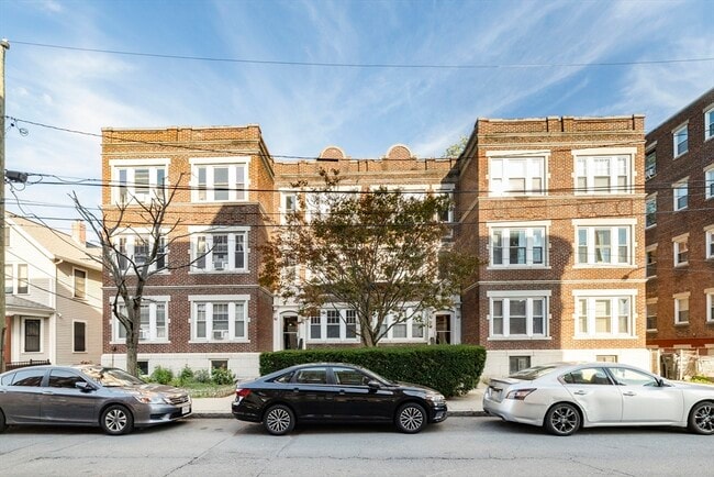 Building Photo - 32 Reedsdale St