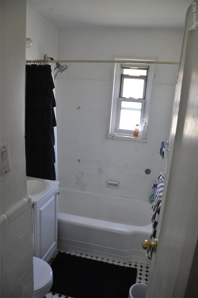 Building Photo - 133-22 Laurelton Pkwy