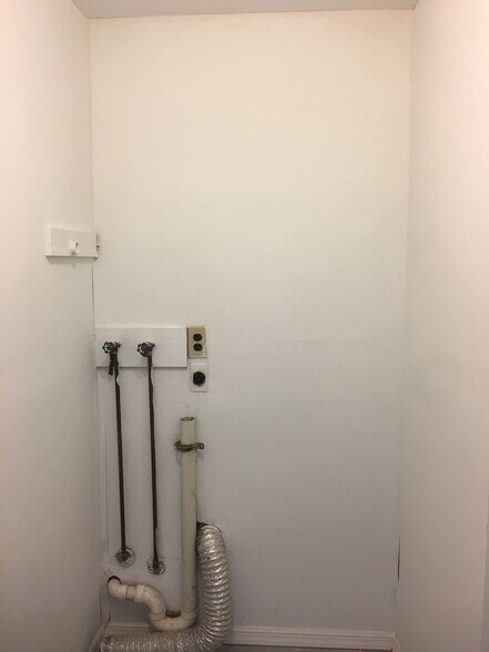 Laundry room with washer/dryer hookup. - 12 Mill Street