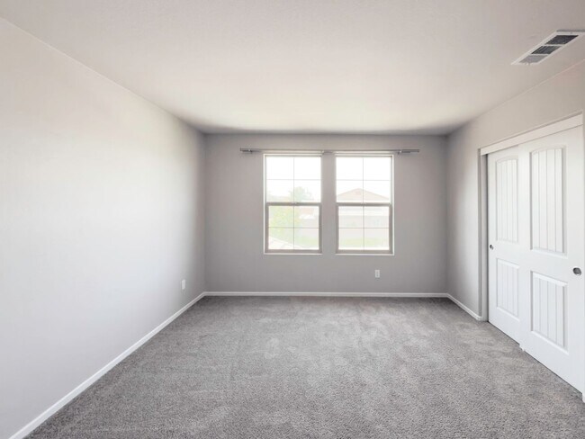 Building Photo - Beautiful 2 Story 5 Bedroom SOLAR Home + L...