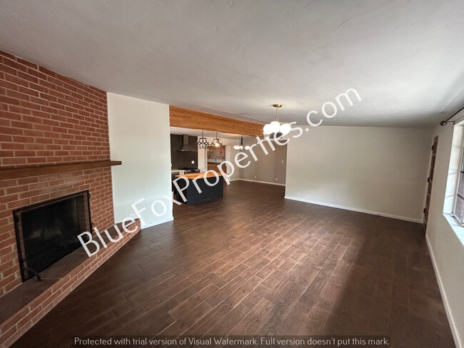 Building Photo - 3523 N Stewart Ave