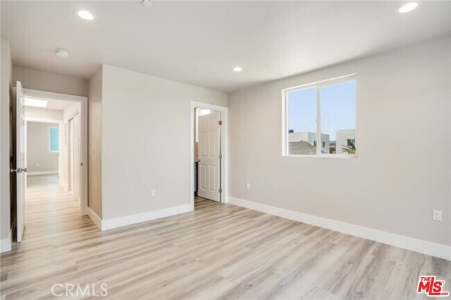 Building Photo - 1821 S New England St