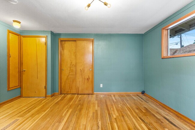 Building Photo - 2230 Jasper Way NW