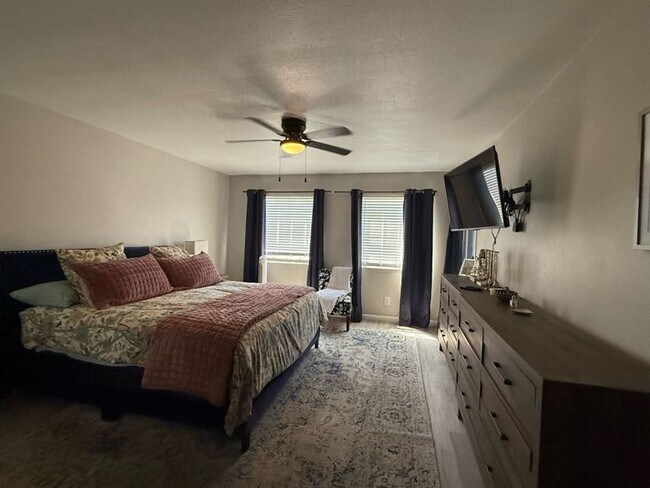Building Photo - Beautiful Marina View Condo