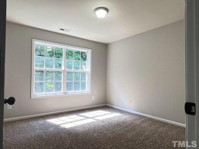 Building Photo - 5 Bedroom 3 Bath Single Family Fenced Yard for Rent - Apex