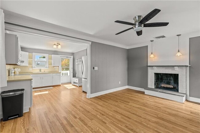 Building Photo - 23 Holten Ave