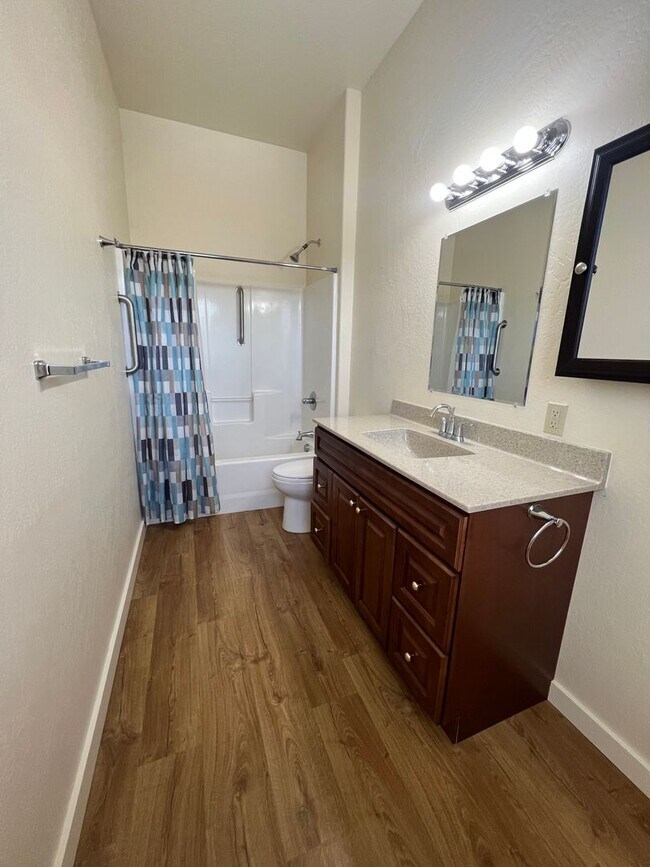 Building Photo - Furnished one Bedroom Apartment on 27 Acre...
