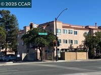 Building Photo - 1000 Evergreen Ter