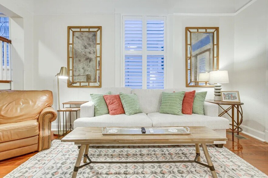 Building Photo - 7922 Sycamore St