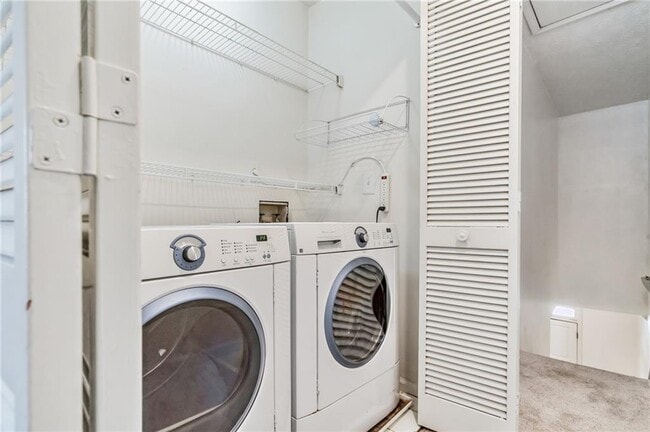 Building Photo - 4047 Elm St