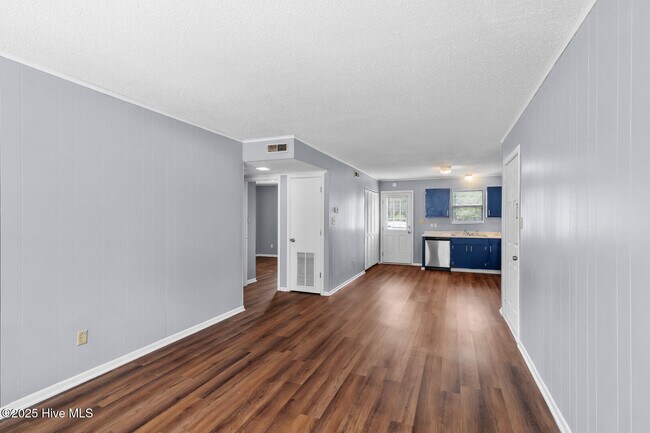 Building Photo - 107 Ravenwood Dr