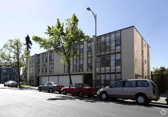 Building Photo - 735 E 15th St