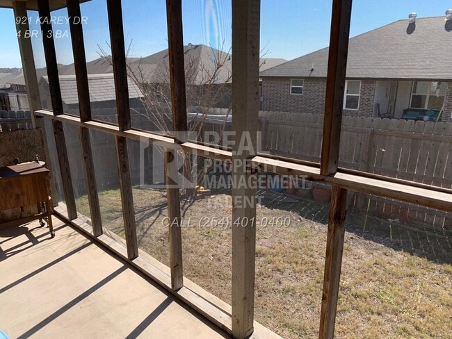 Building Photo - 921 Karey Dr