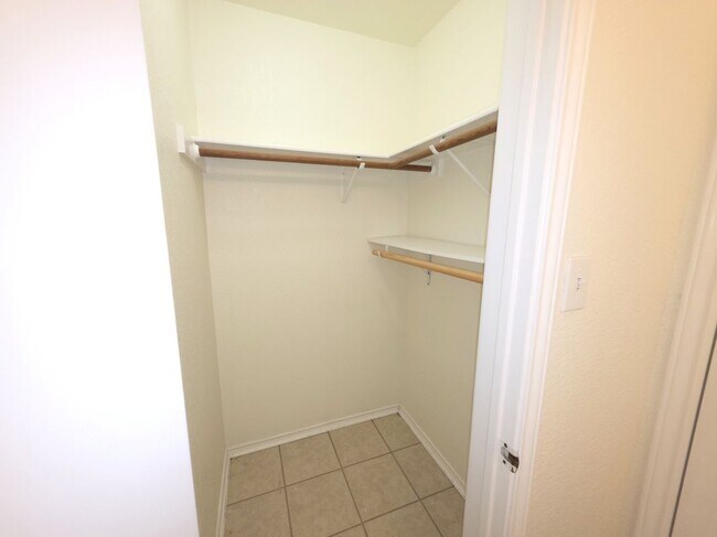 Building Photo - 1600 Hollow Tree Blvd