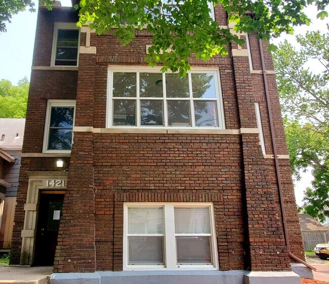 Primary Photo - 1421 N Main St