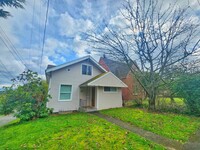 Building Photo - 4 Bed/2Bath Single Family House in  Beacon...