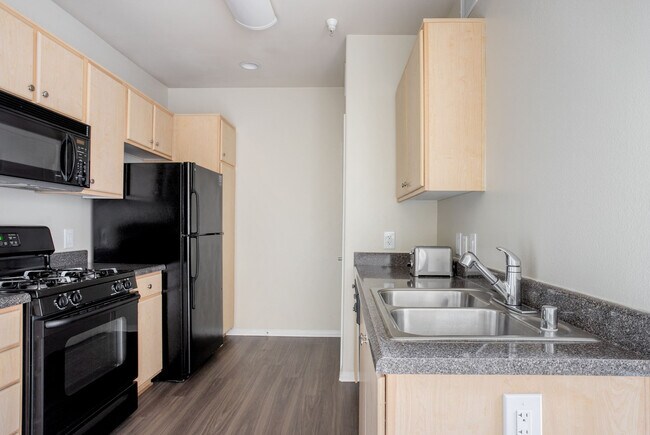 Building Photo - 5535 Westlawn Ave