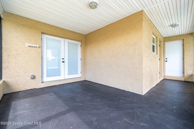 Building Photo - 645 Caiman St