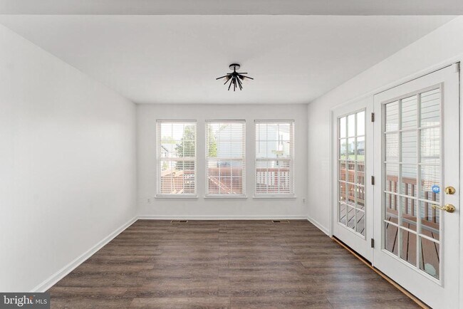 Building Photo - 7102 Finch Ln