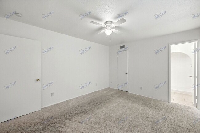 Building Photo - 1827 Paxton Dr