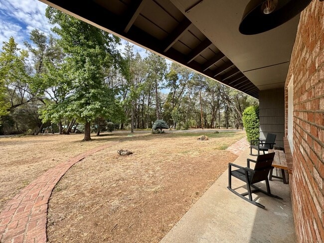 Building Photo - 5780 Stanley Dr